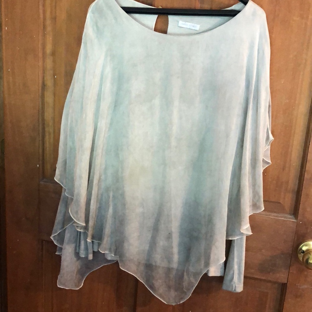 Light gray t-shirt with attached wispy gray delicate print Shaw